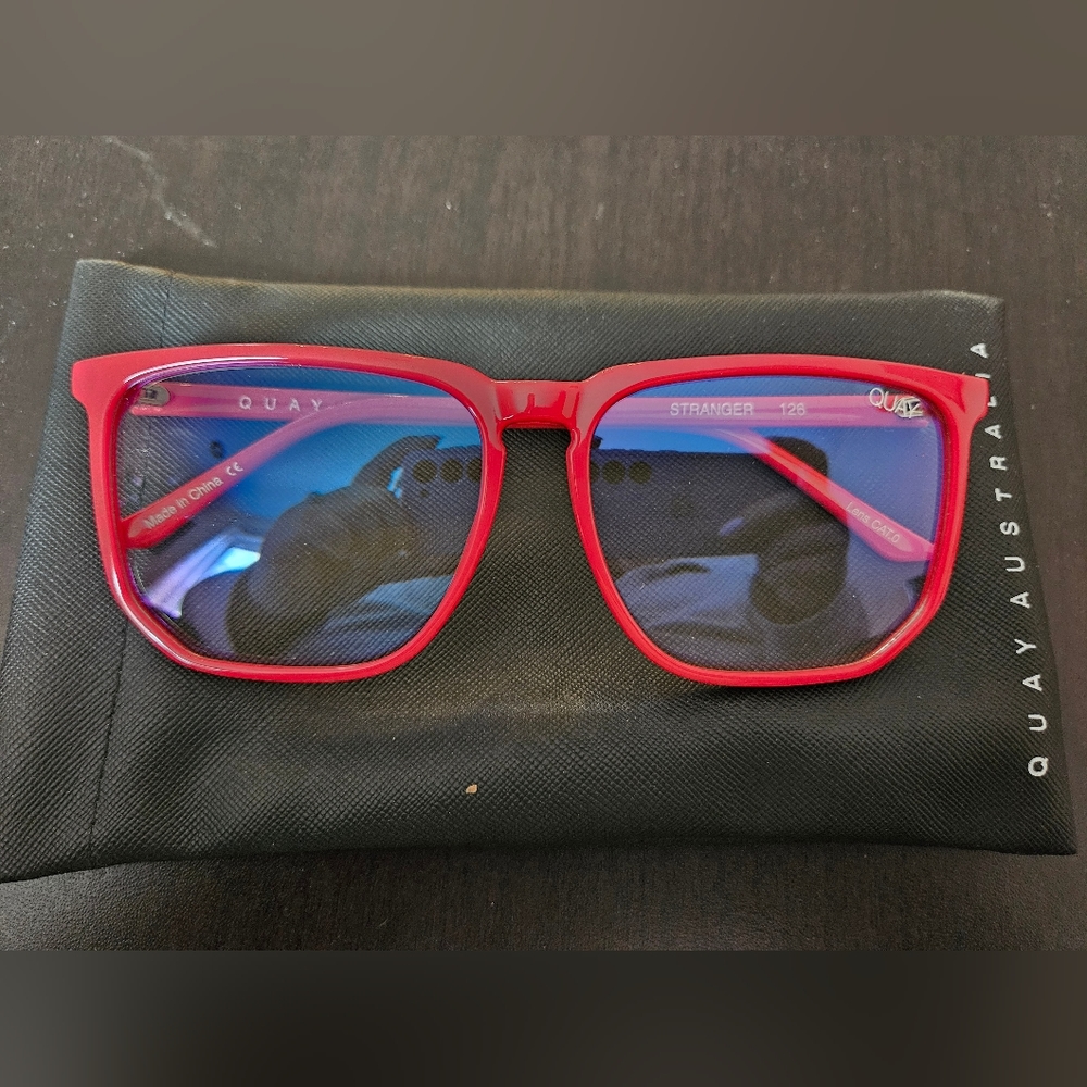 Quay STRANGER - RED/CLRBLT